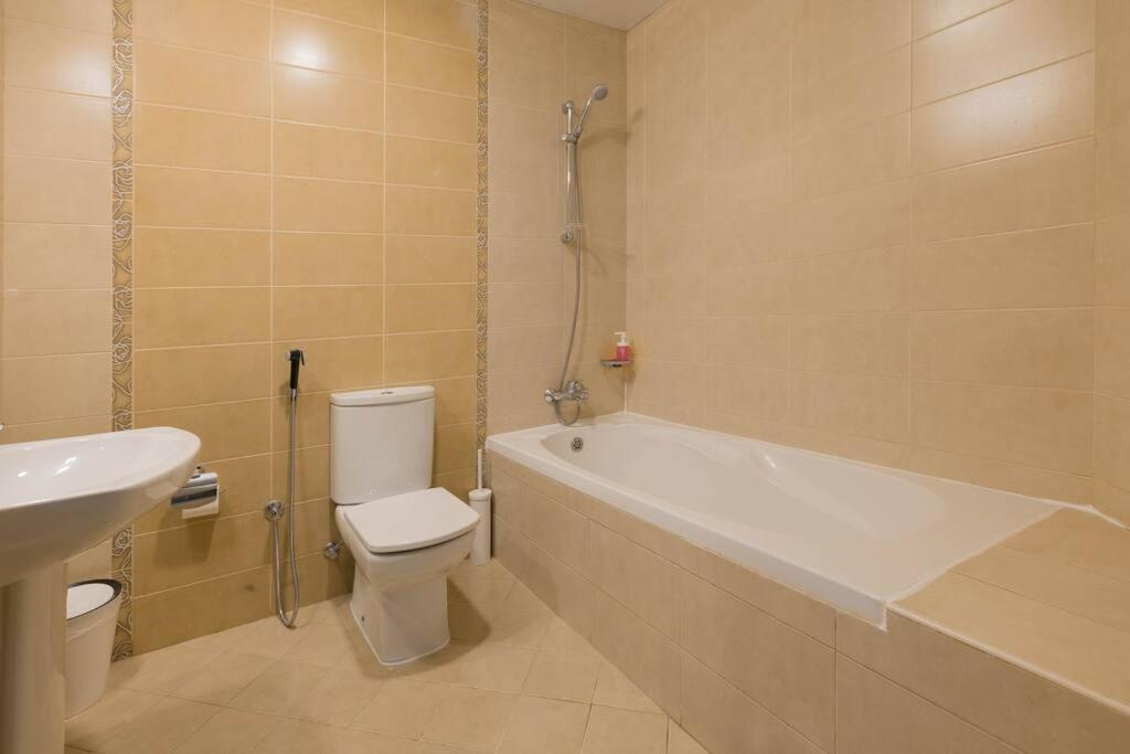 Prime Location 3 Bedroom Front Apartment *